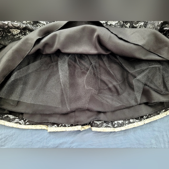 Beautiful strapless Prom Dress/Formal. Black and Gold. Sz 9/10 - Picture 7 of 11